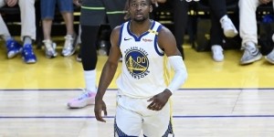 队记：勇士此前提供的2年4500万 第2年无保障+球员放弃交易否决权