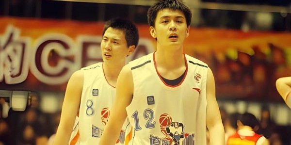 赏金女王模拟器官网-又一笔“地震级”交易出炉！杨鸣前室友空手而归，赵睿周琦做队友