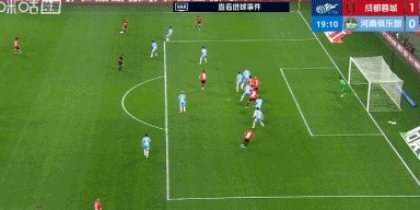 pg电子试玩-半场：成都1-0河南，索罗金头球破门
