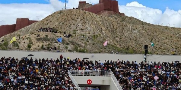 江孜达玛节赛马激情上演 少年骑手成亮点